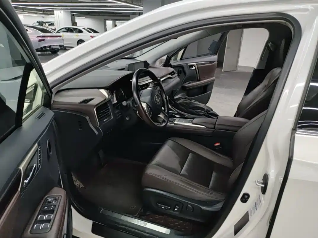 Фото 2 - Lexus RX
