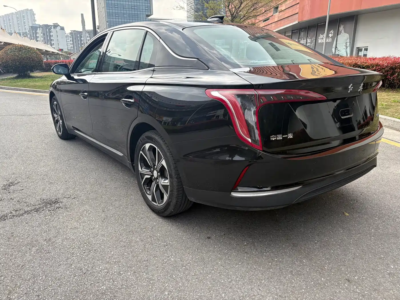 Hongqi HONGQI E QM5