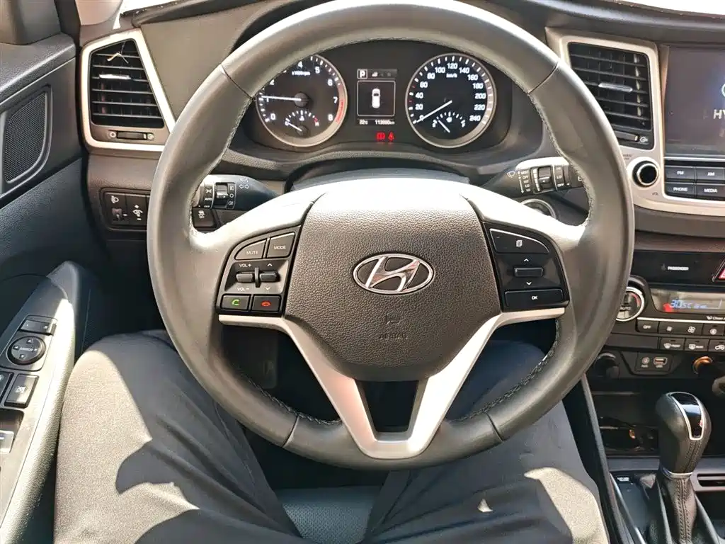 Hyundai Tucson 2018 1.6T DCT 2WD 15th Anniversary Special Edition фото 8