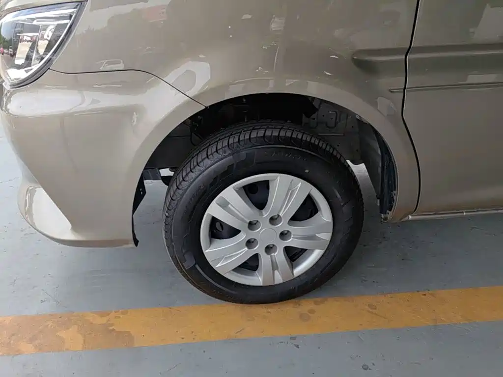 Dongfeng Fengxing Lingzhi 2025 2023 M5L 1.6L Basic 7-seater