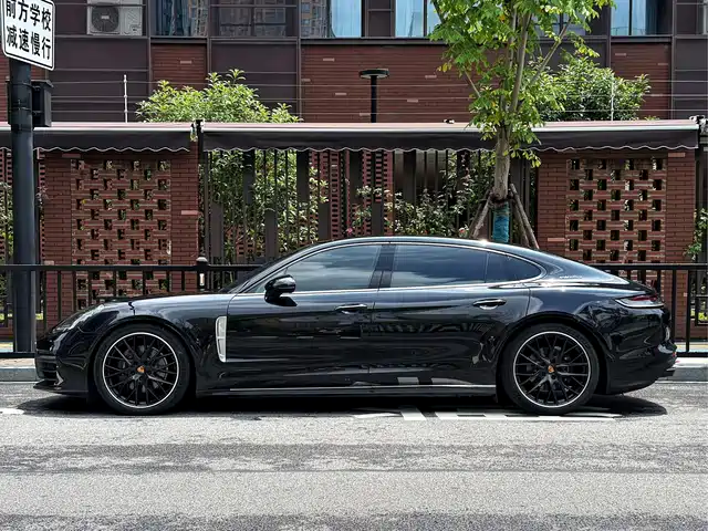 Porsche Panamera 2023 Panamera 4 Executive Long Wheelbase 2.9T — фото 3