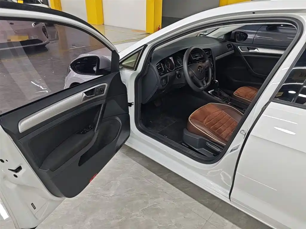 Volkswagen Golf 2018 1.6L Automatic Fashion фото 16