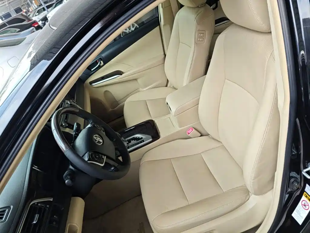Photo 15 - Toyota Camry