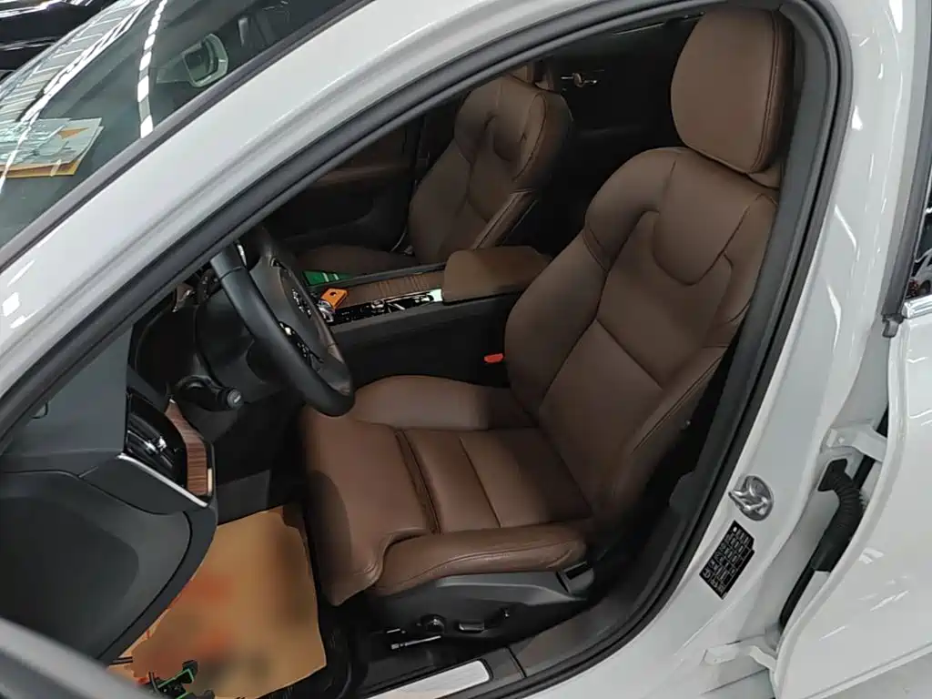 Volvo S60 2025 2025 B4 Smart Elite Luxury Edition