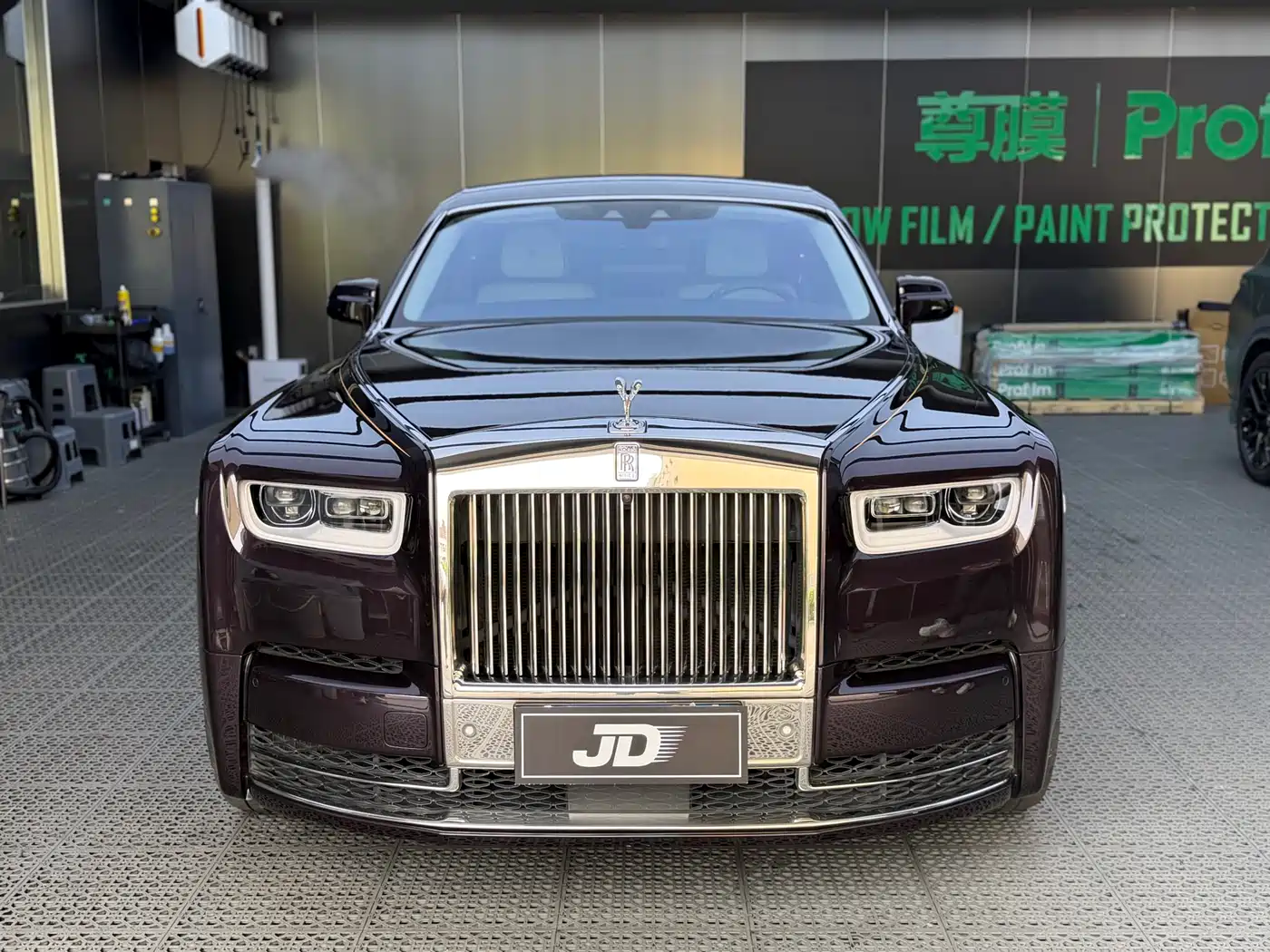 Rolls-Royce Phantom 2018 6.7T Long Wheelbase Version фото 2