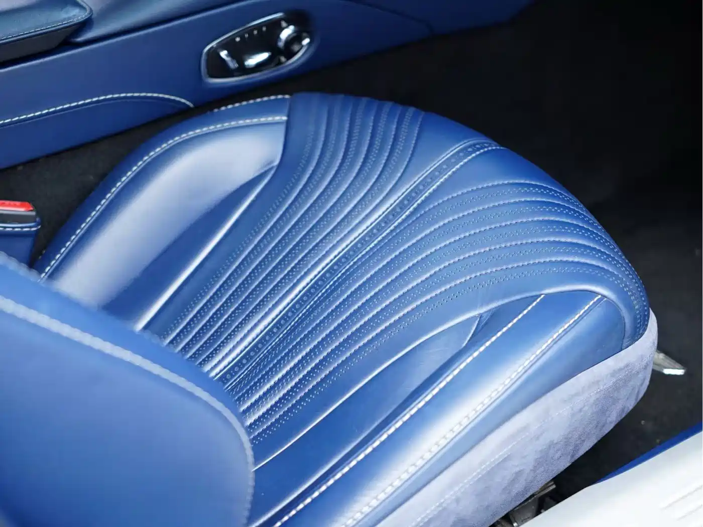 Aston Martin DB11 2019 Model 4.0T V8 Coupe фото 10
