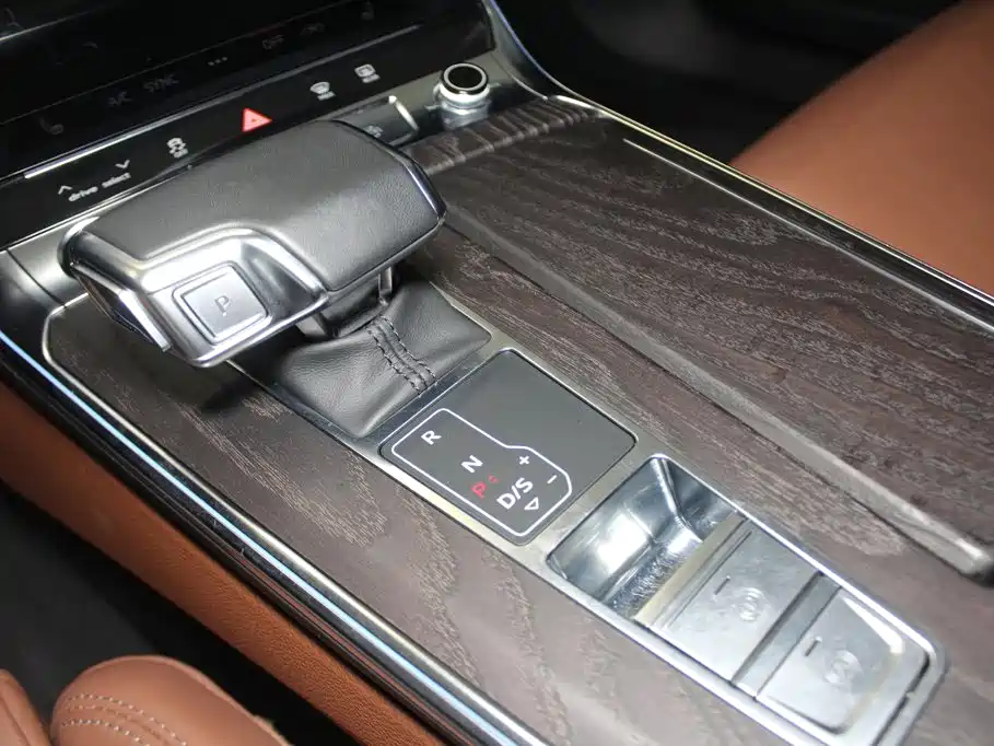 Фото 13 - Audi A6L