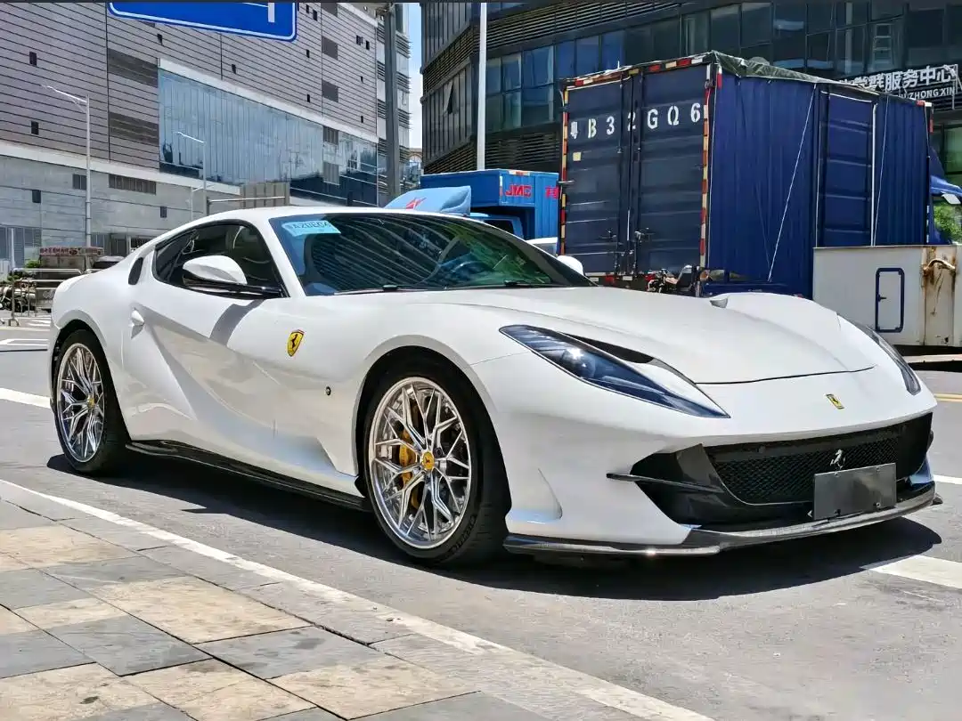 Ferrari 812 2018 2017 6.5L Superfast