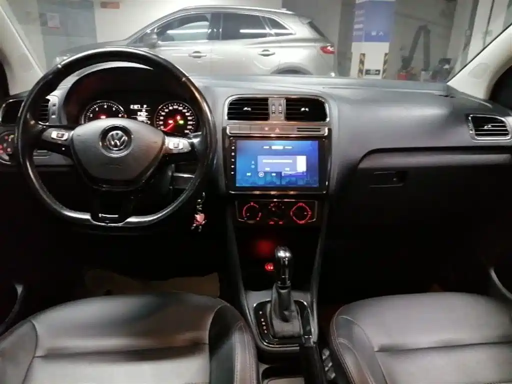 Volkswagen Polo 2016 1.6L Automatic Comfort фото 10