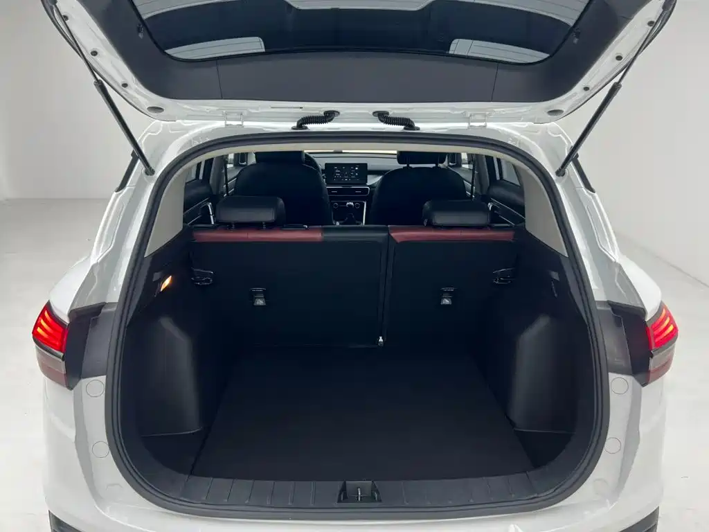 Фото 20 - Geely Coolray