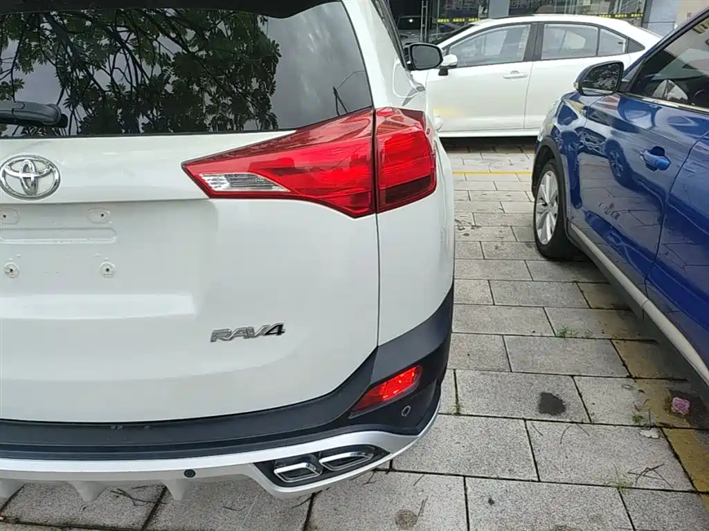 Toyota RAV4 Rongfang 2015 2.0L CVT 2WD Trend Edition фото 8