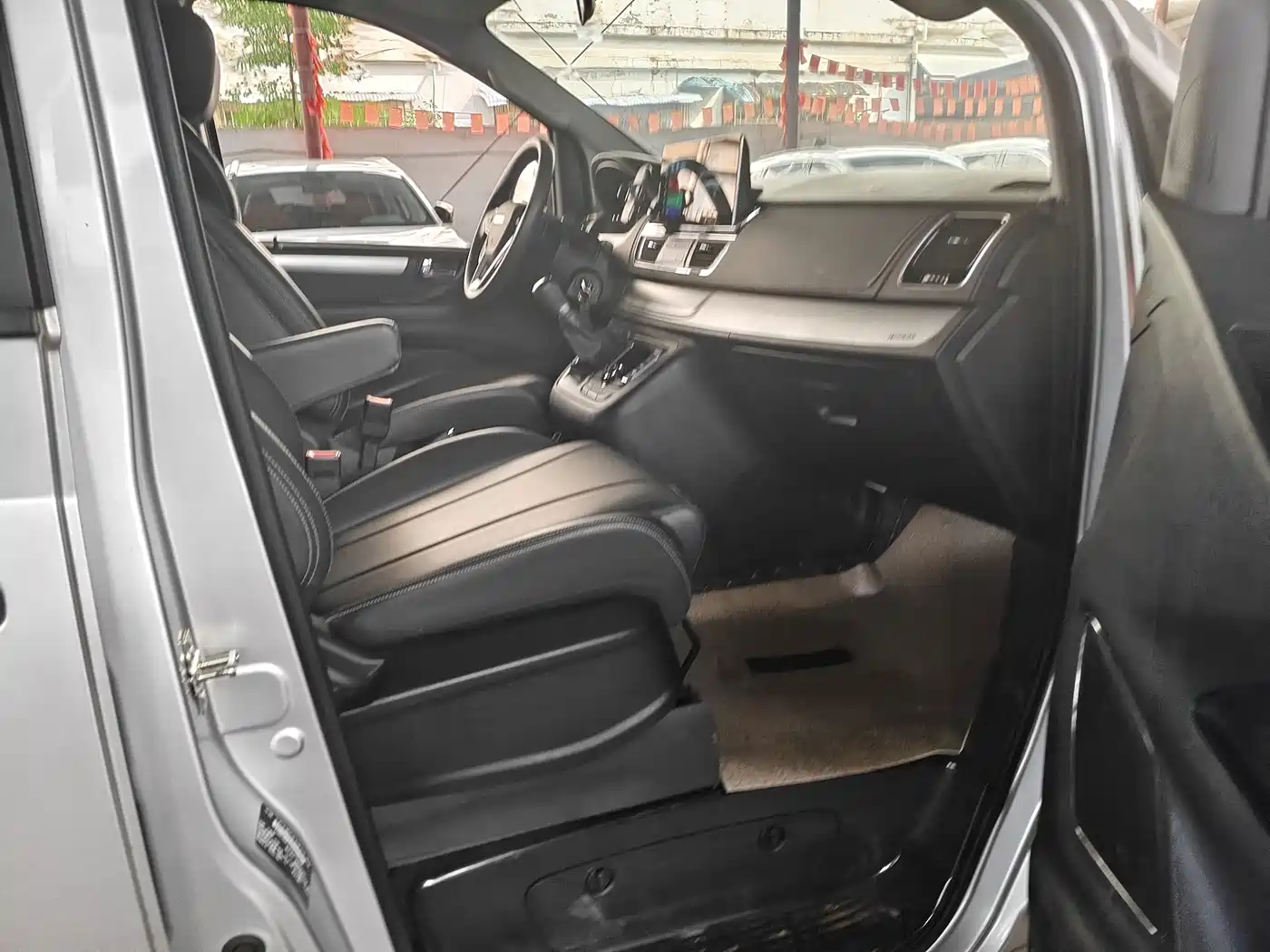 Maxus G10 2024 2023 2.0L Manual Multi-function Edition Petrol 7-seater