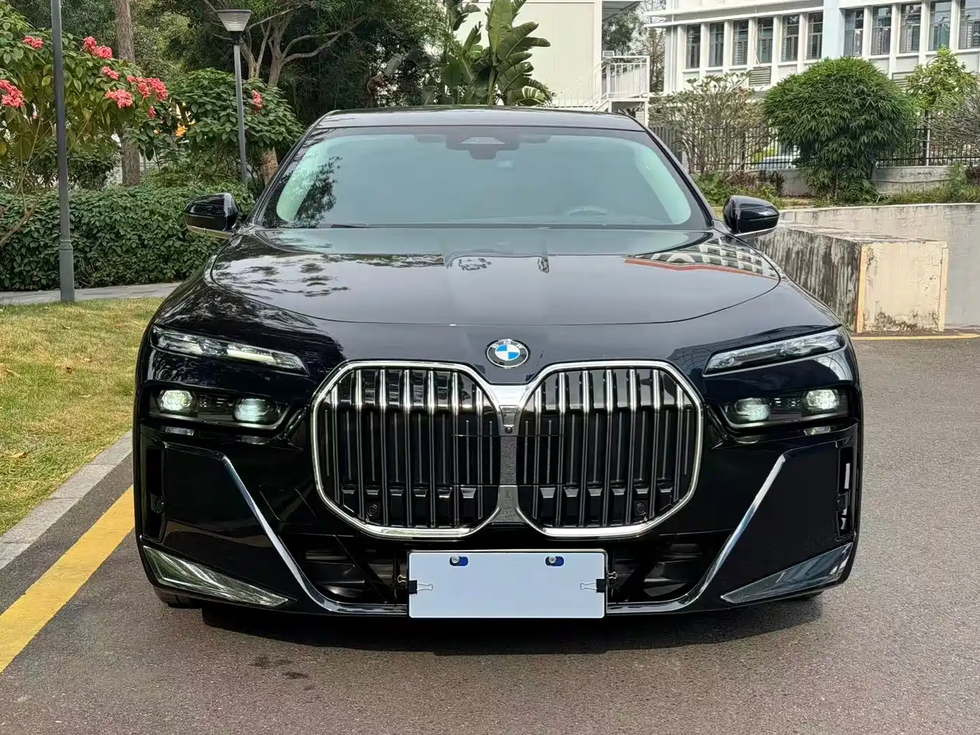 BMW 7 Series 2023 Model 740Li Leading M Sport Package фото 3