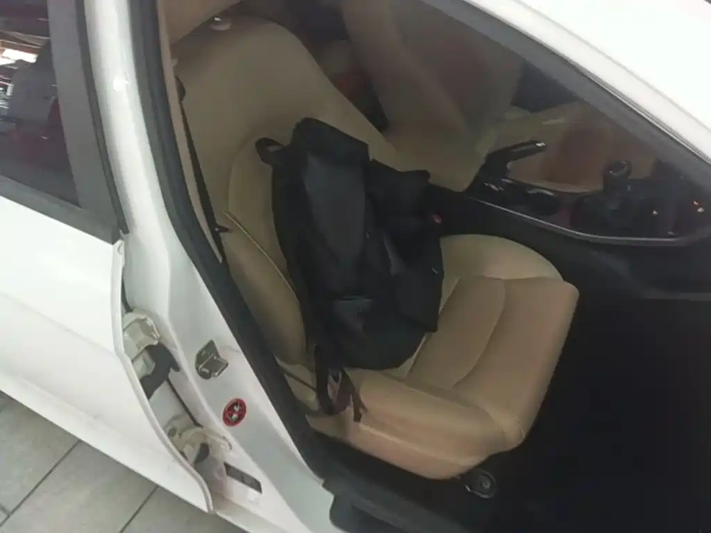 Фото 25 - Geely Emgrand
