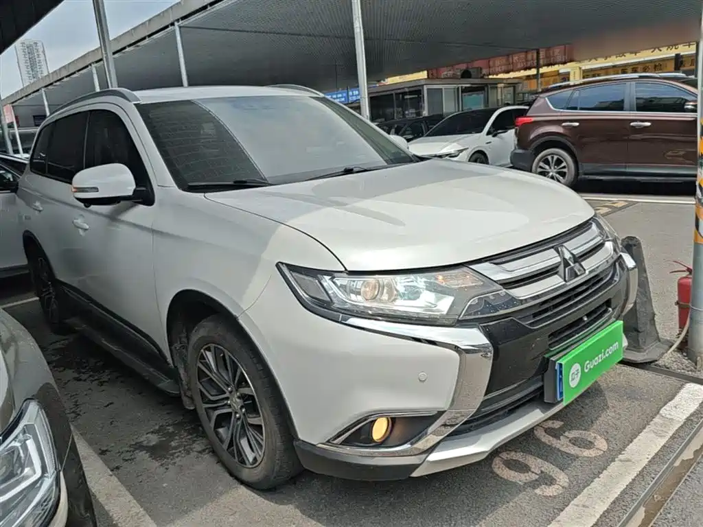 MITSUBISHI OUTLANDER