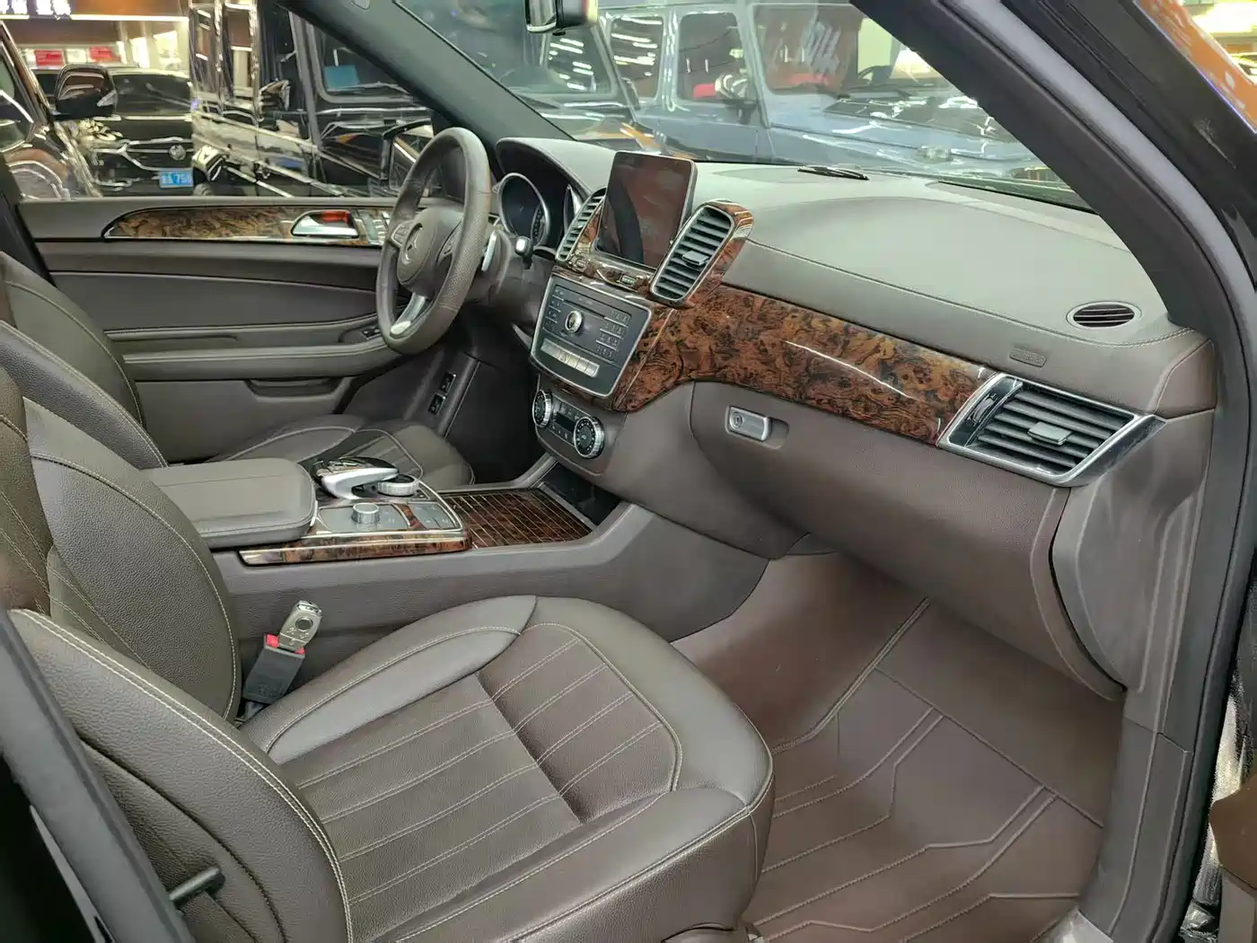 Mercedes-Benz GLS 2018 GLS 400 4MATIC Luxury фото 5