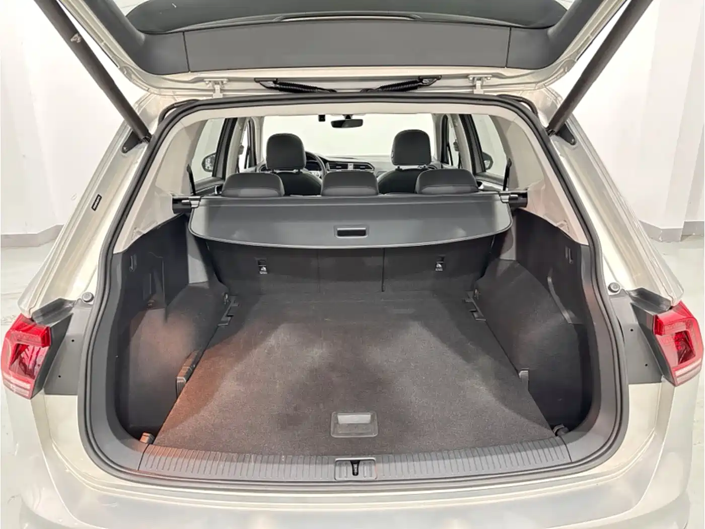 Volkswagen Tiguan L 2020 330TSI Auto 2WD R-Line Flagship China VI фото 6
