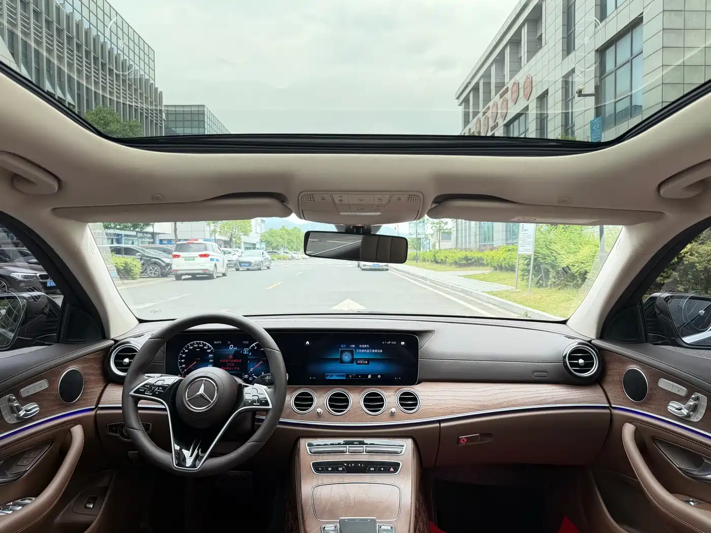 Mercedes-Benz E-Class 2023 E 300 L Fashion фото 17