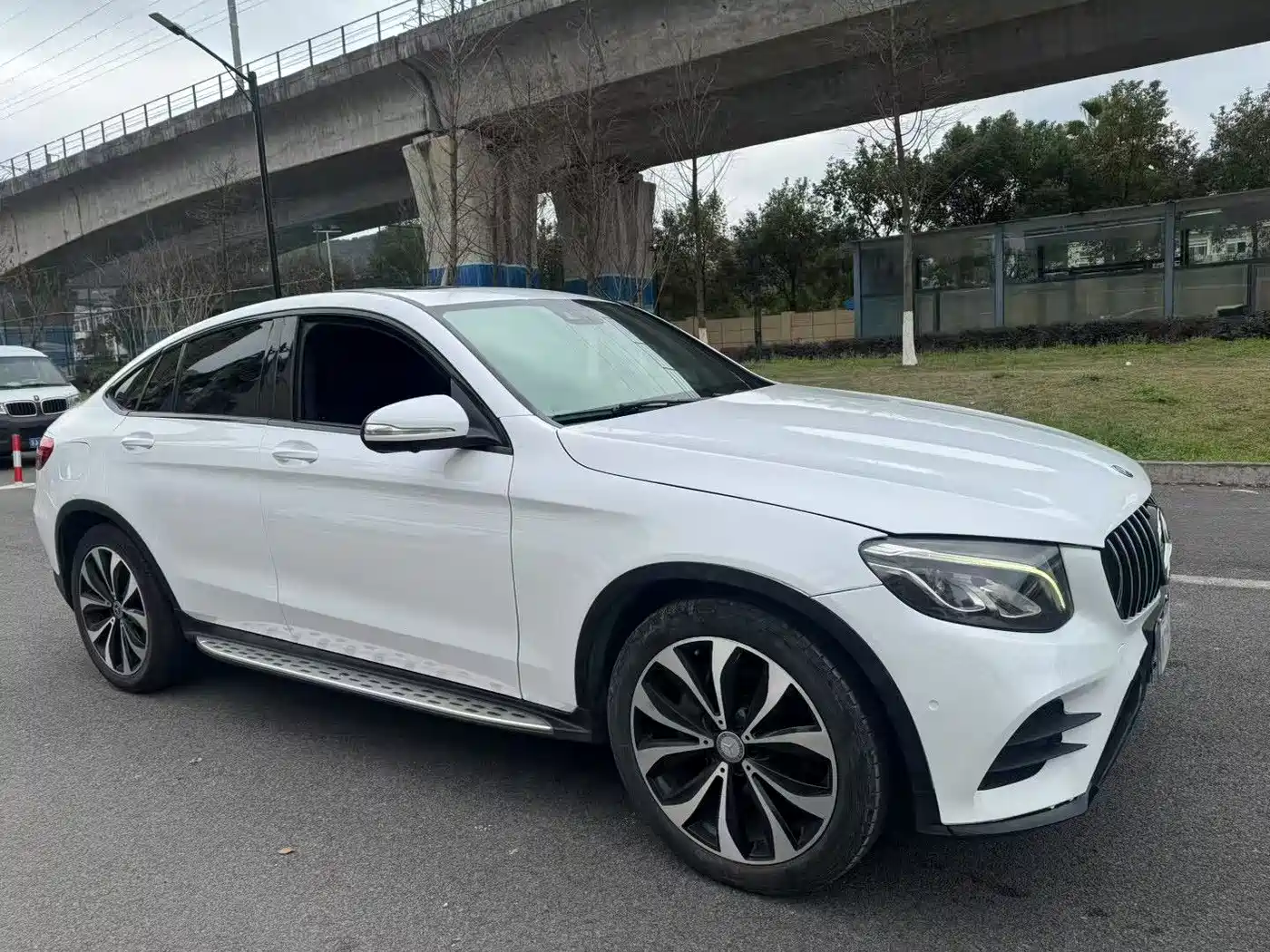Mercedes-Benz GLC Coupe 2017 GLC 260 4MATIC Coupe SUV фото 2