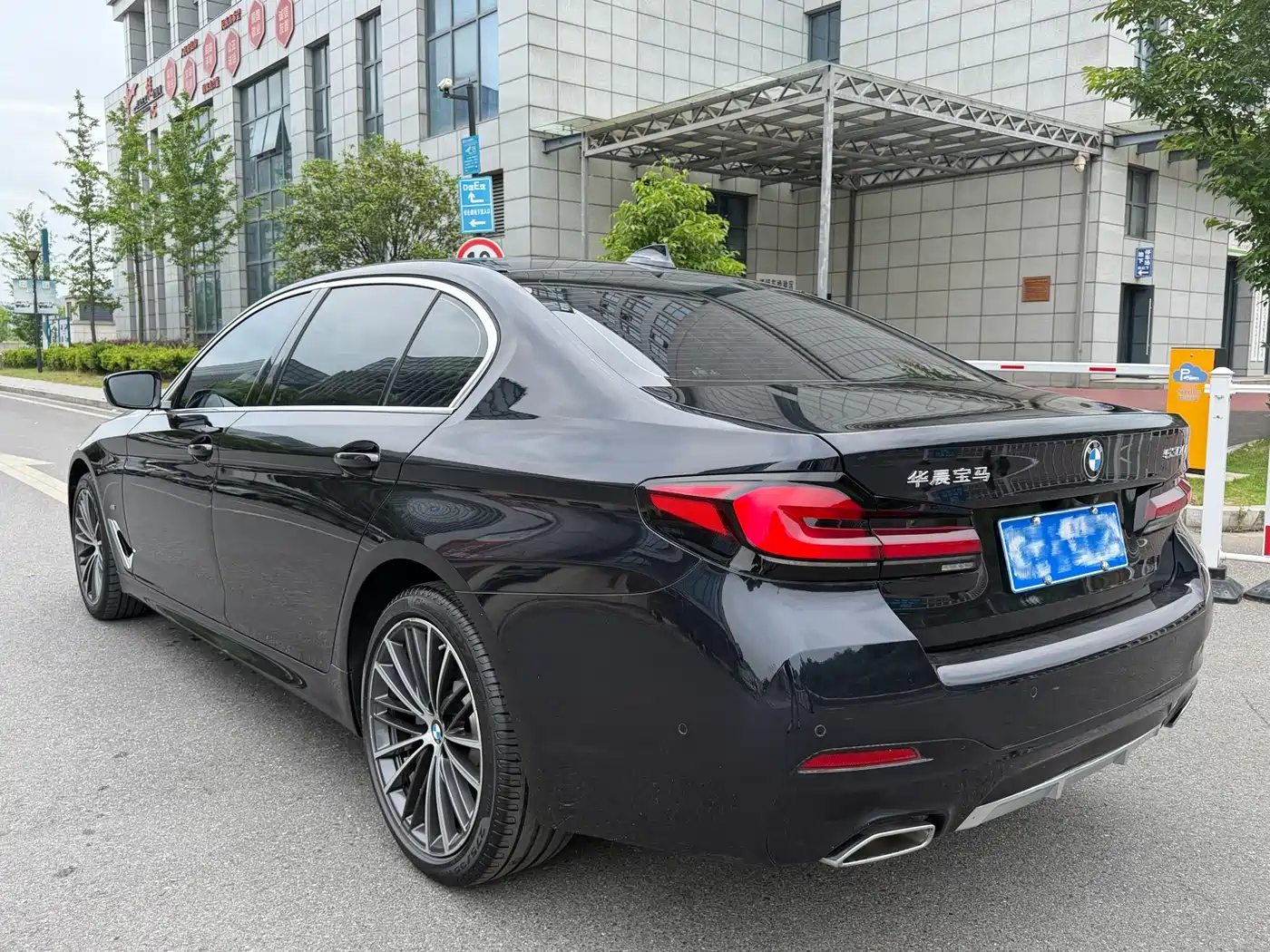 BMW 5 Series 2022 530Li Leading M Sport Package фото 4
