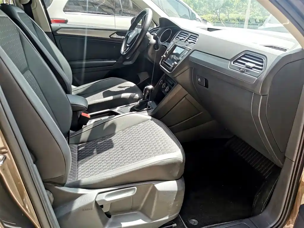 Volkswagen Tiguan L 2017 330TSI Automatic 2WD Trend Edition фото 13