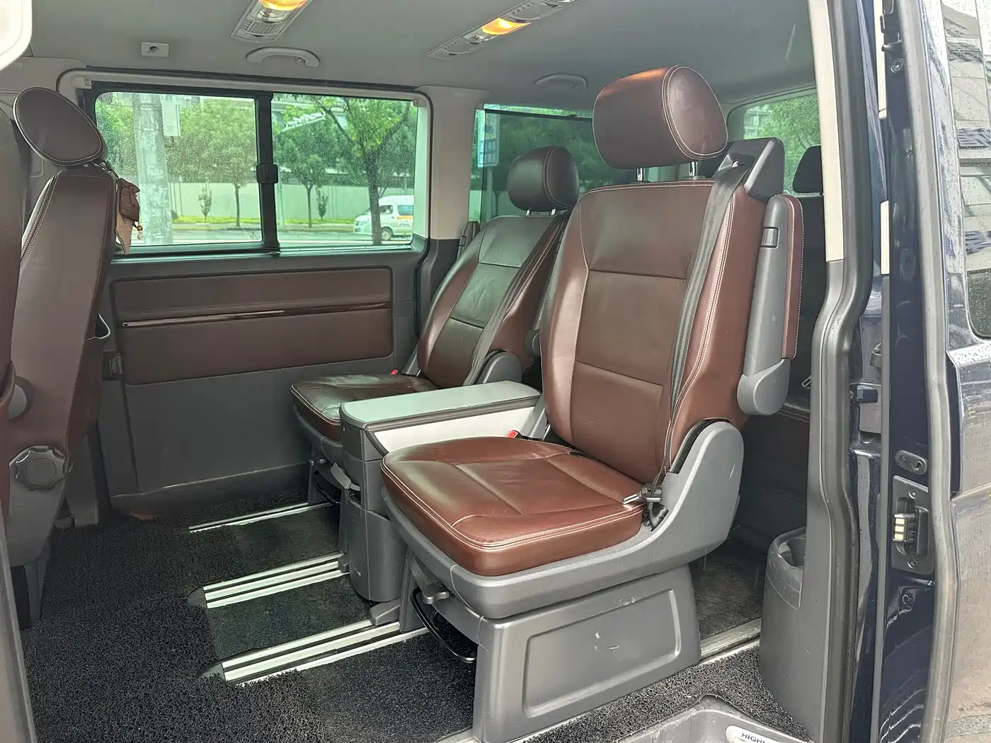 Volkswagen Multivan 2012 2.0TSI 2WD Luxury Edition фото 8