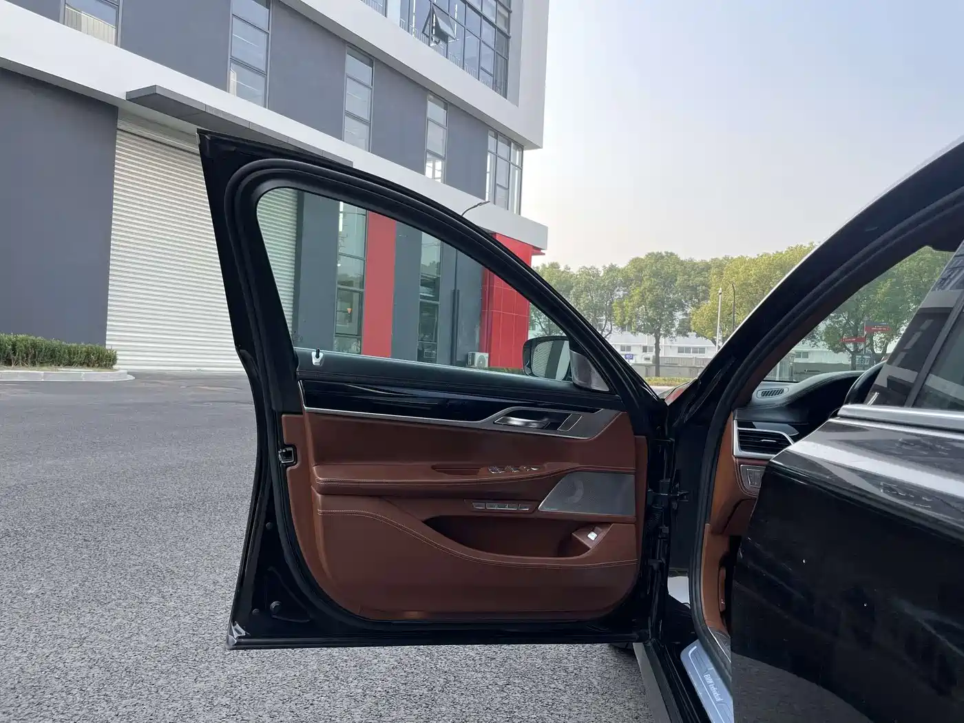 BMW 7 Series 2017 750Li xDrive Personalized Custom Edition 5-Seater фото 8