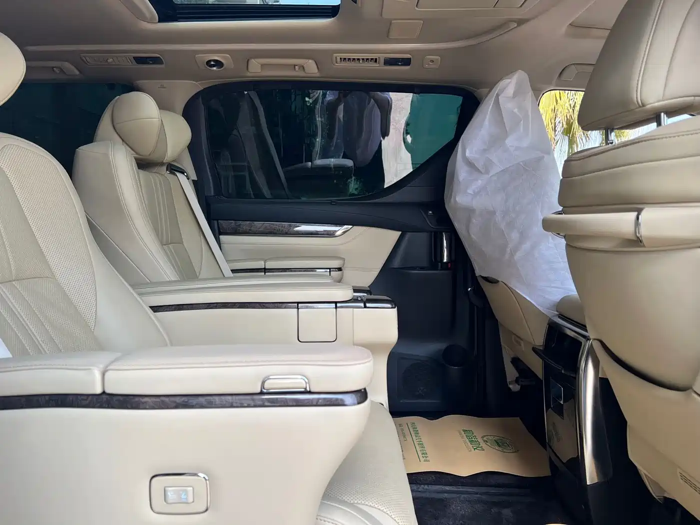 Toyota Vellfire 2020 Twin Engine 2.5L HV Premium Edition фото 4