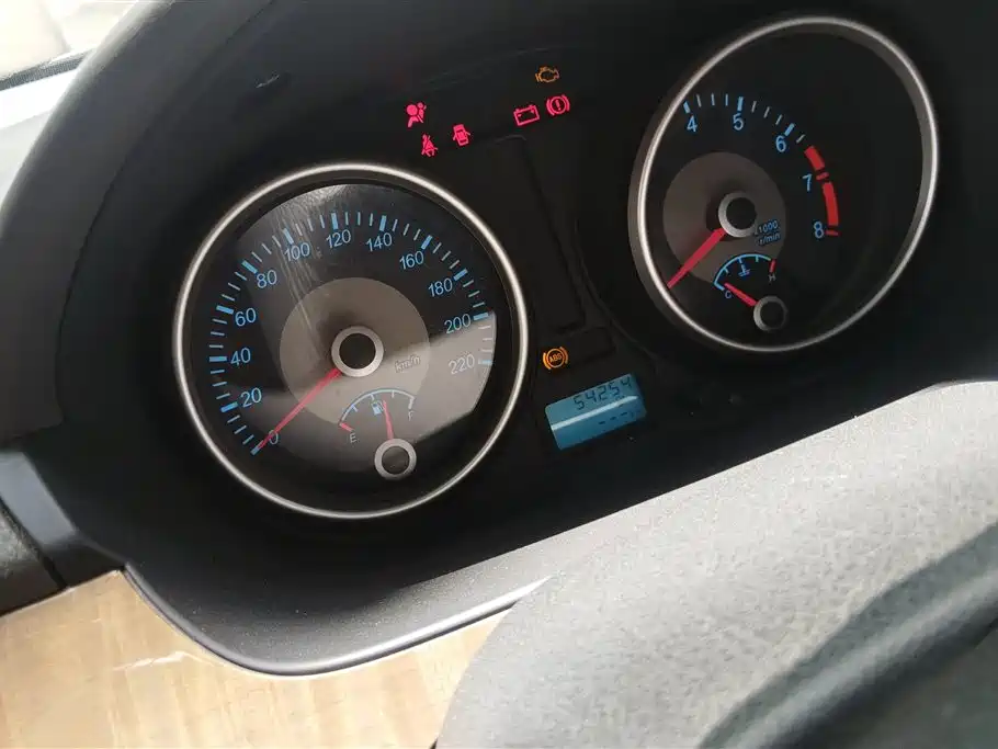 Buick Excelle 2015 1.5L Manual Classic фото 14