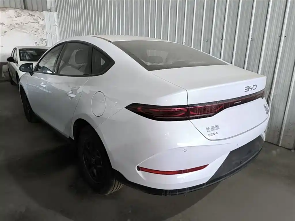 BYD Qin PLUS 2026 DM-i Smart Edition 128KM Progressive фото 5