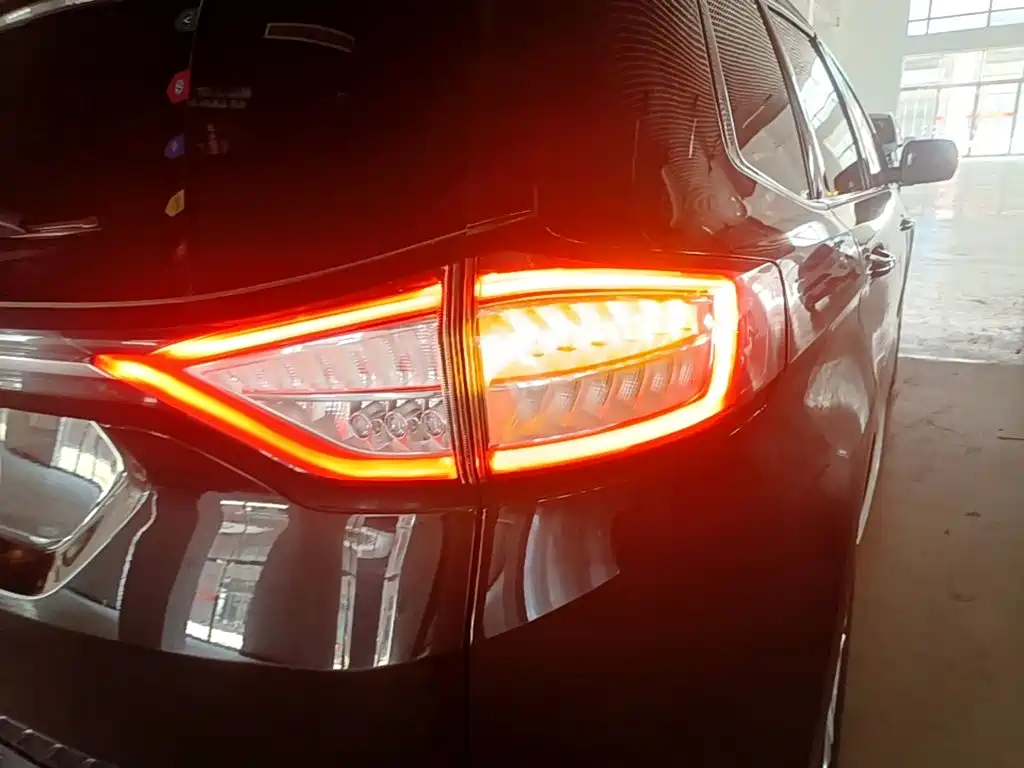 Фото 8 - Ford Edge