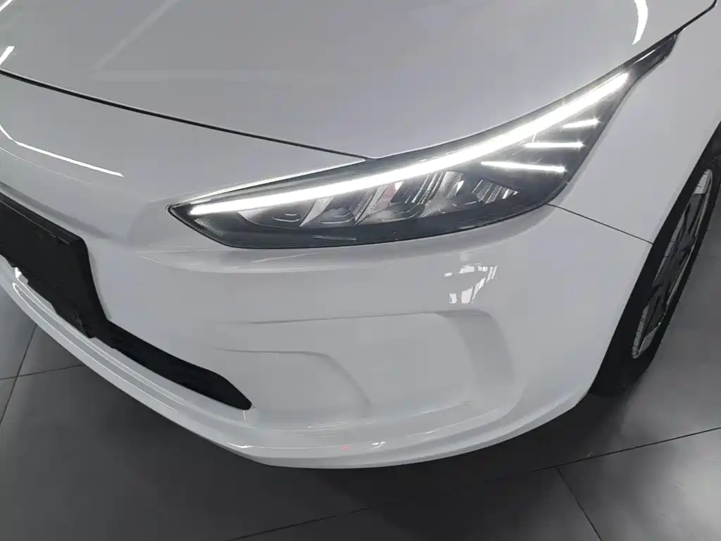 Фото 24 - Geely Geometry A