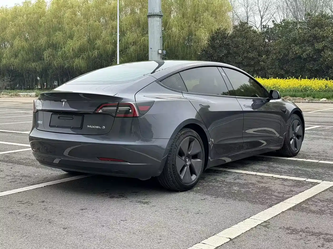 TESLA MODEL 3