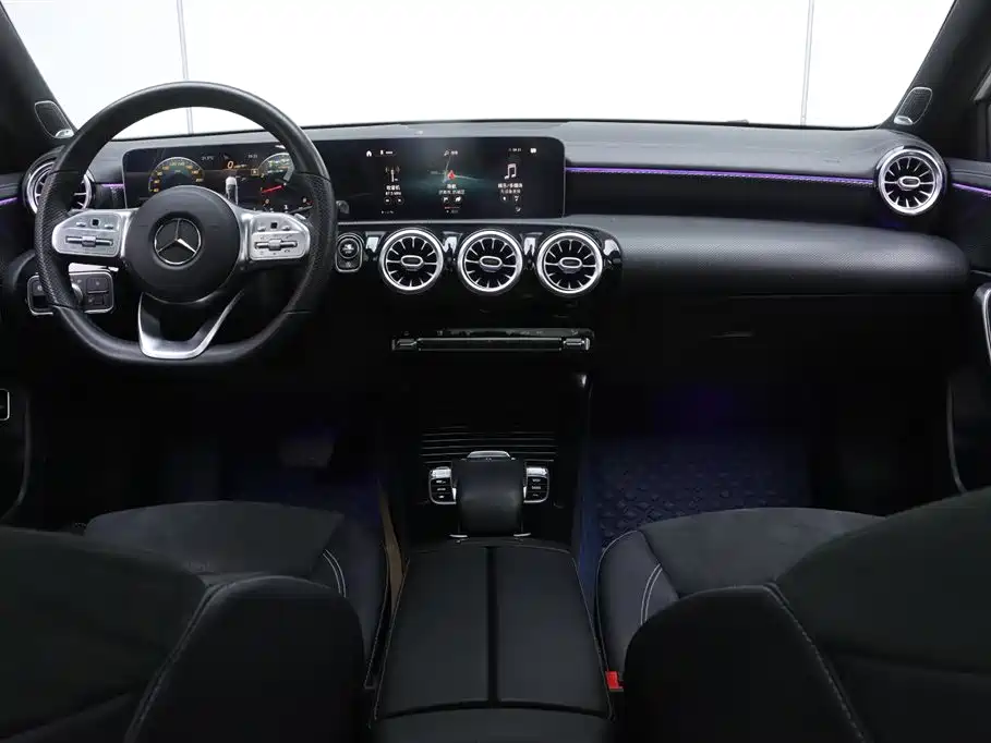 Mercedes-Benz A-Class 2019 A 200 L Sport Sedan фото 26