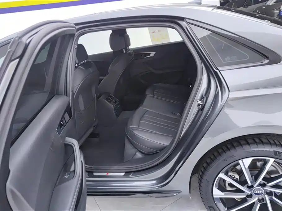 Audi A4L 2023 40 TFSI Luxury Sport фото 11
