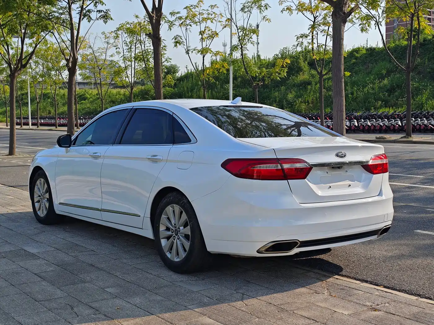 Фото 9 - Ford Taurus