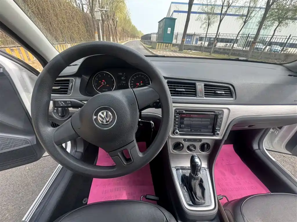 Volkswagen Lavida 2013 Facelift Classic 1.6L Automatic Comfort фото 13
