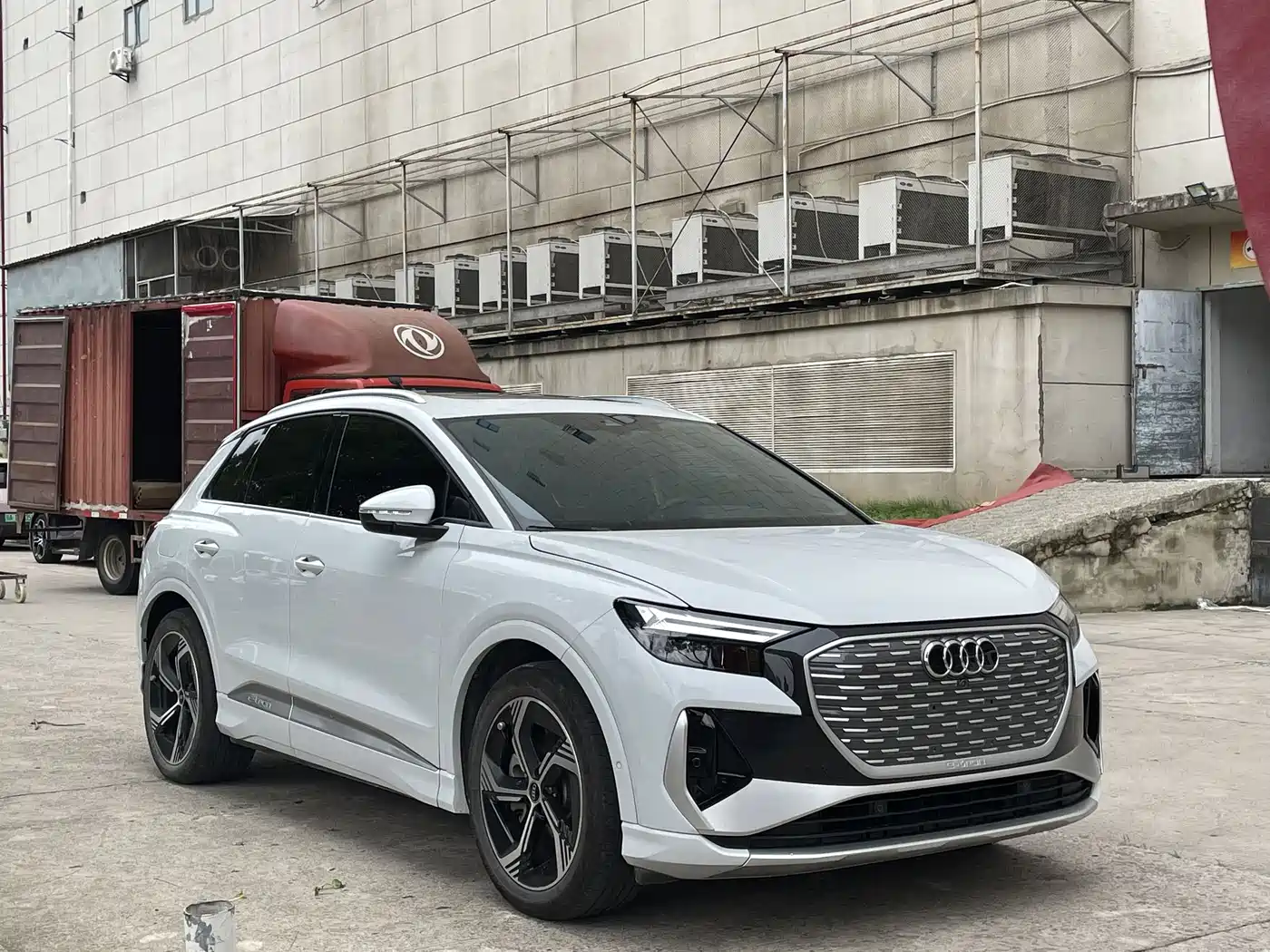 Audi Q4 e-tron 2022 40 e-tron First Edition фото 3