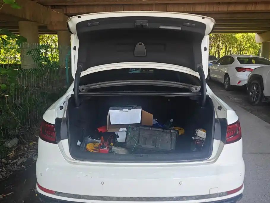 Photo 4 - Audi A4L