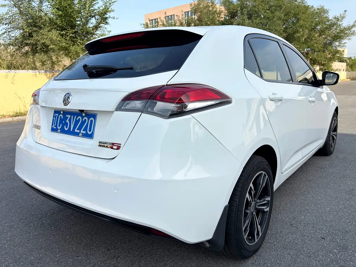 MG MG5 2014 2012 1.5L Automatic Luxury Edition