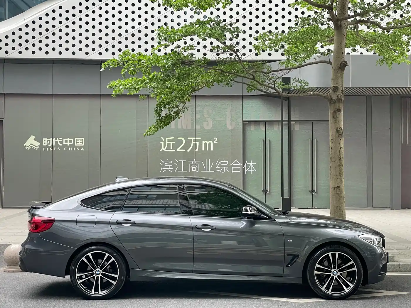 BMW 3 Series GT 2019 330i xDrive M Sport Black Night Edition фото 4