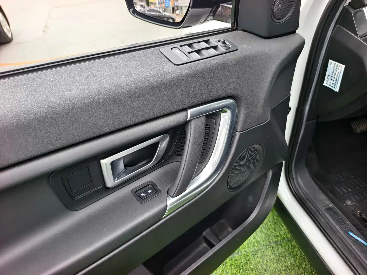Land Rover Discovery Sport 2018 240PS SE Edition фото 5