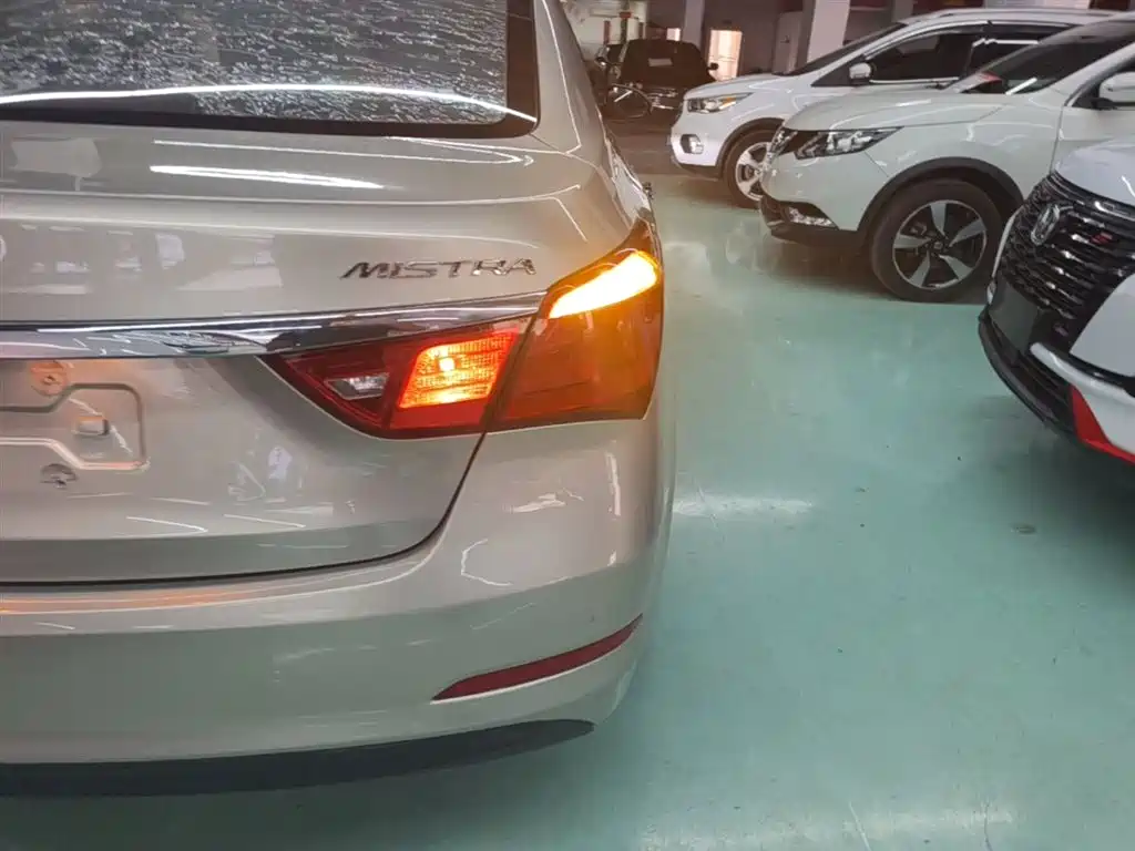 Hyundai Mistra 2014 1.8L Auto Smart GLS фото 8