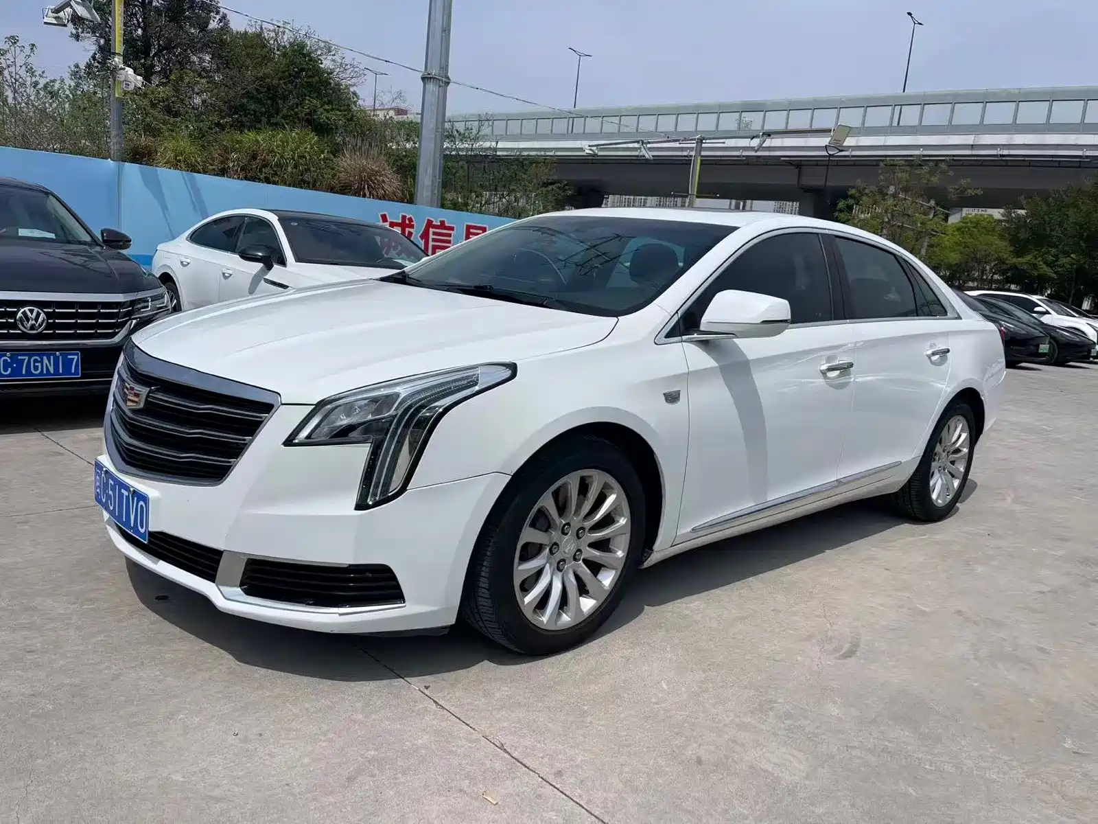 صورة 2 - Cadillac XTS
