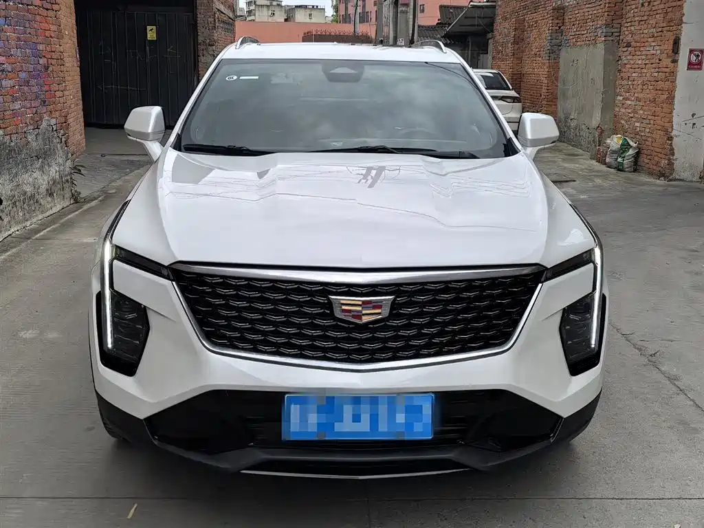 CADILLAC XT4