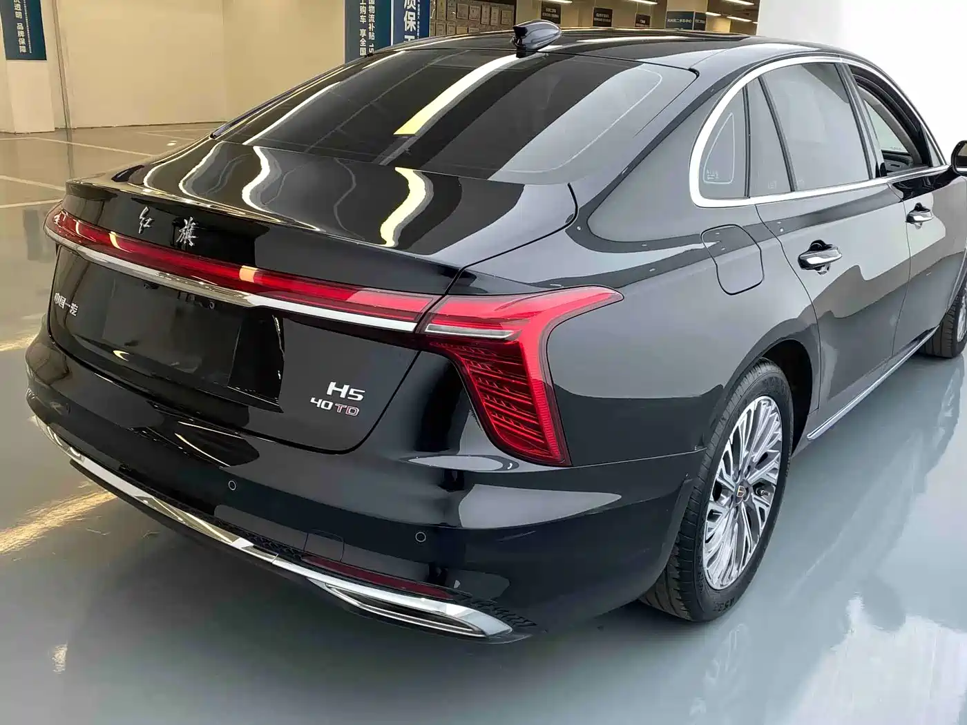 Hongqi H5 2023 2.0T Auto Smart Connect Flag Comfort фото 7