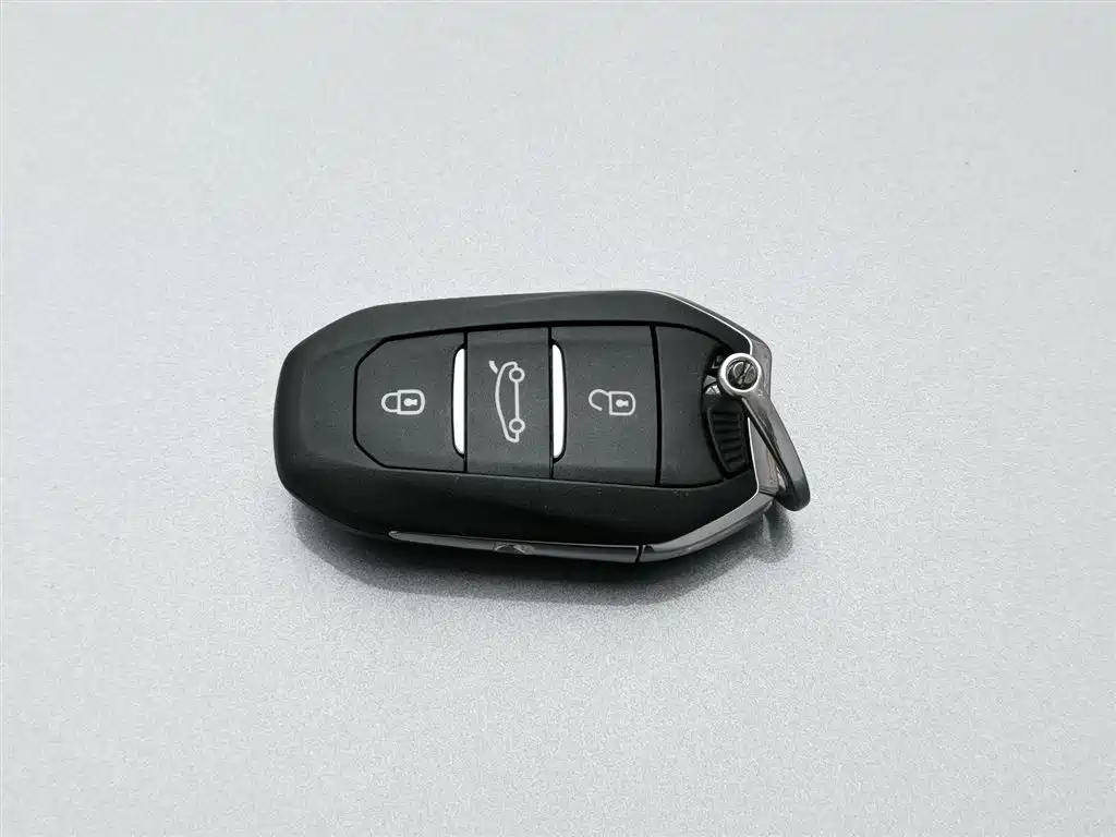 Peugeot 408 2022 1.6T Light Chaser Edition фото 19
