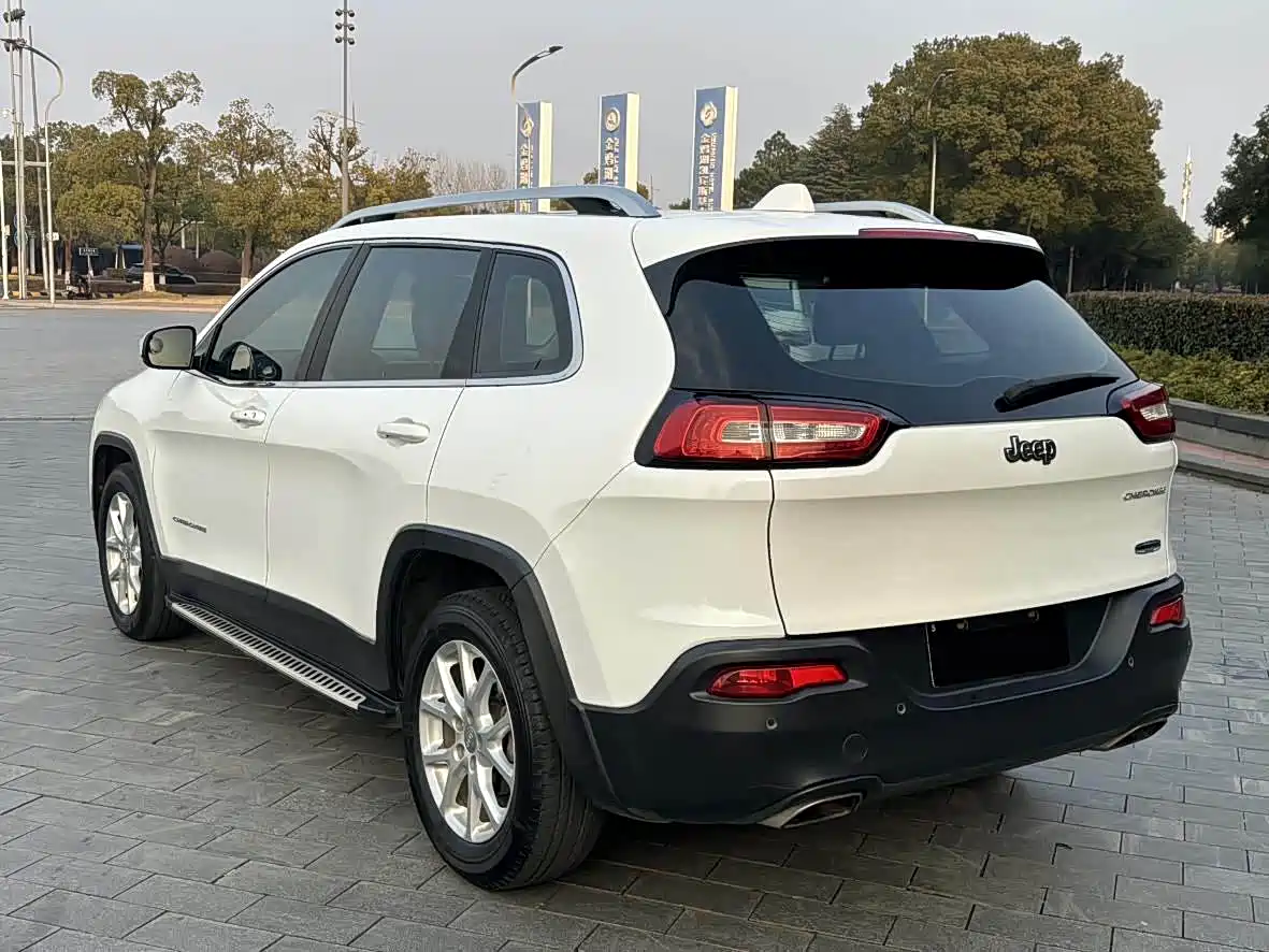 Jeep Cherokee (Import) 2015 2015 2.4L Elite Edition