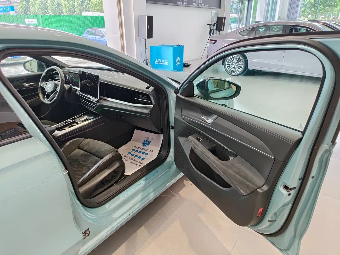 Volkswagen Passat 2025 Model Pro 380TSI Starlight Dragon Premium Edition фото 12