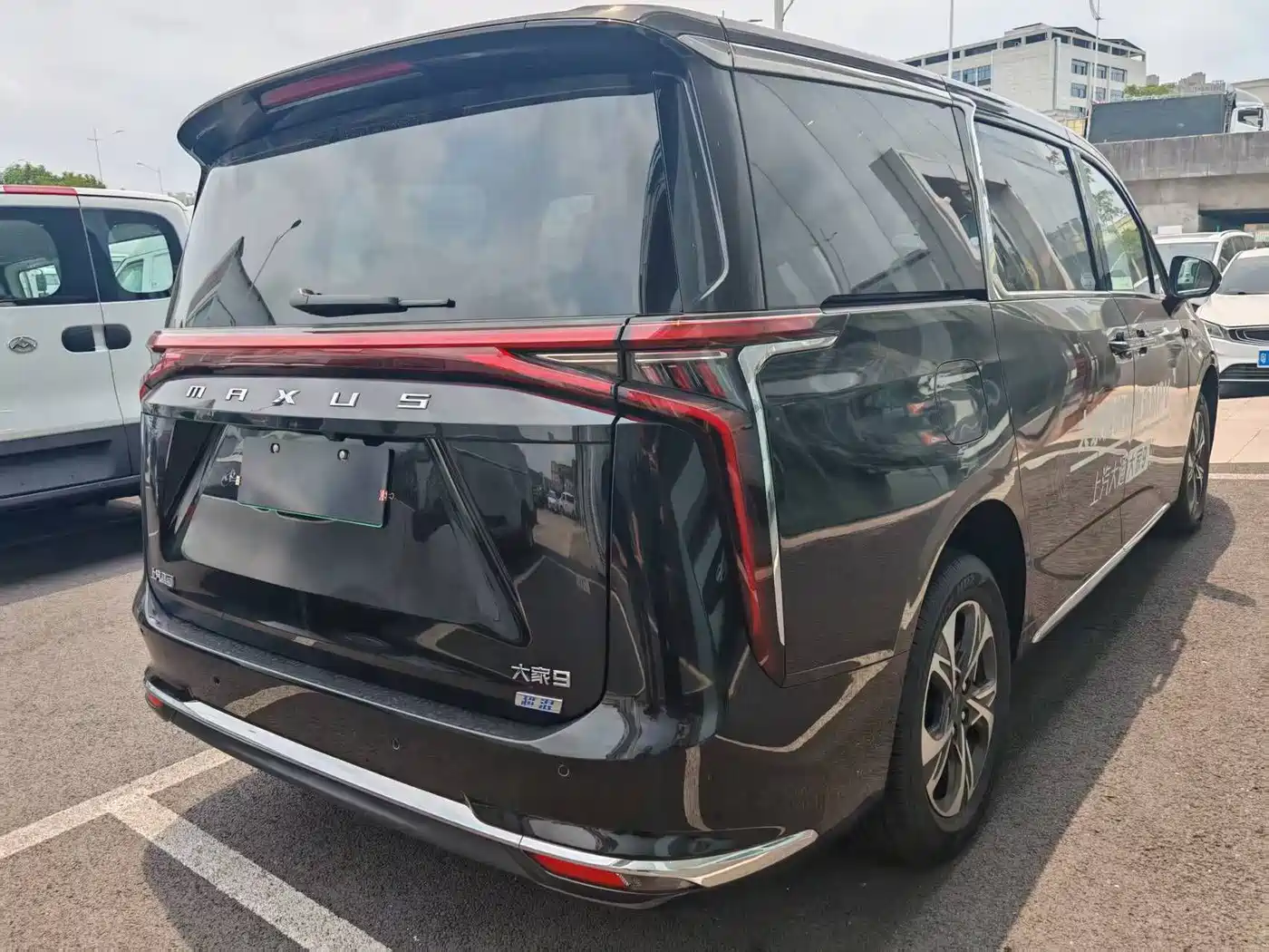 SAIC Maxus Dajia 9 2025 Super Hybrid Ultra-Long-Range Grassland Edition 7-Seater фото 4